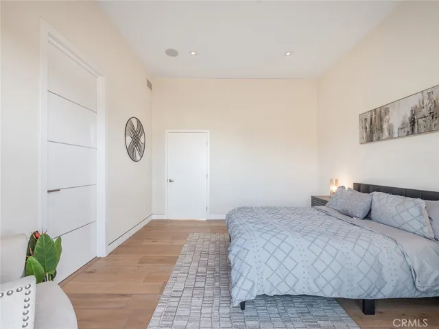619 S Orange, Los Angeles, California 90036