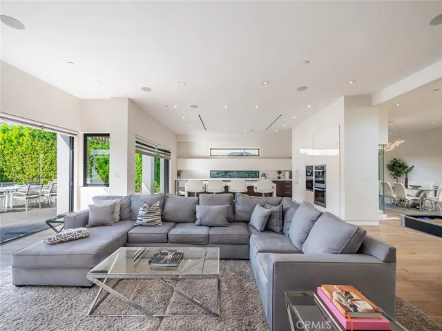 619 S Orange, Los Angeles, California 90036