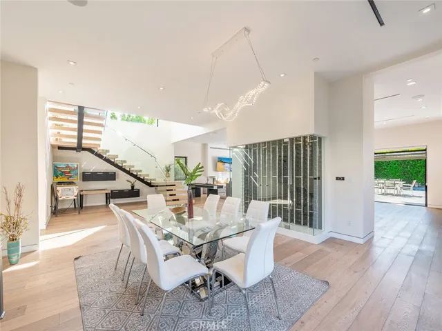 619 S Orange, Los Angeles, California 90036