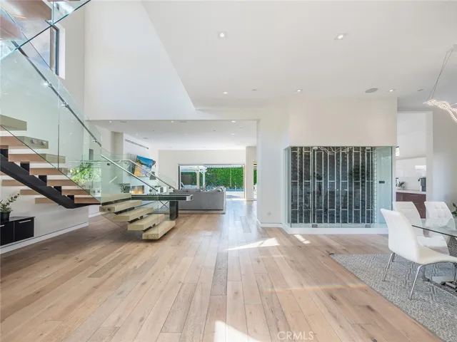 619 S Orange, Los Angeles, California 90036