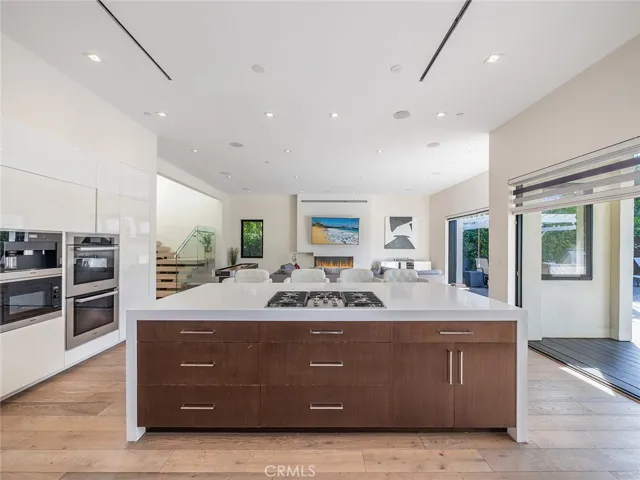 619 S Orange, Los Angeles, California 90036