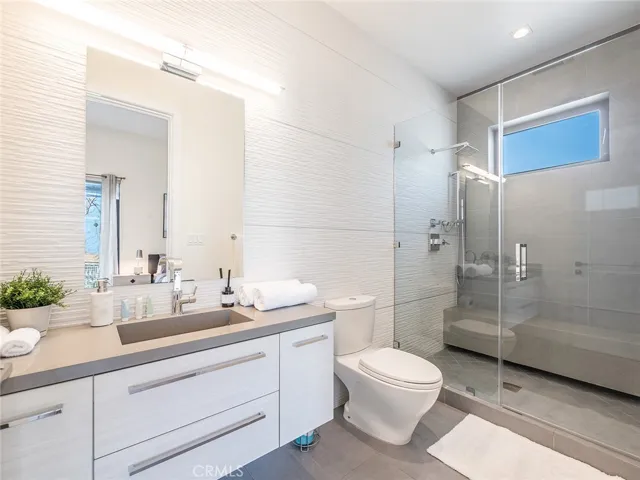 619 S Orange, Los Angeles, California 90036