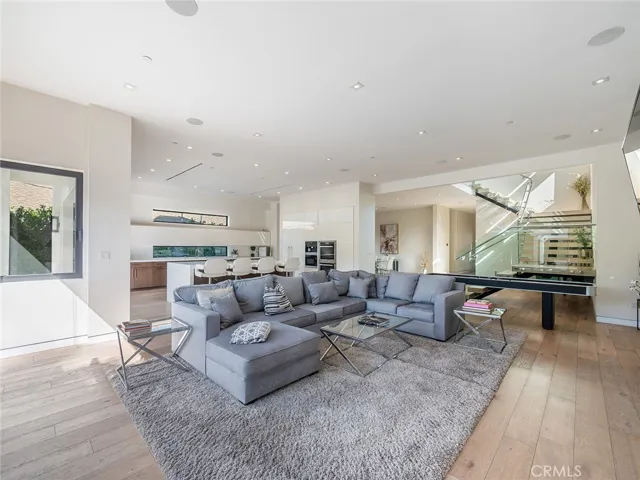 619 S Orange, Los Angeles, California 90036