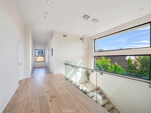 619 S Orange, Los Angeles, California 90036