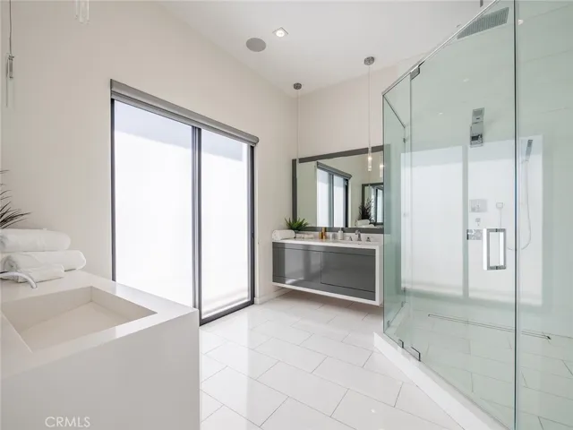 619 S Orange, Los Angeles, California 90036