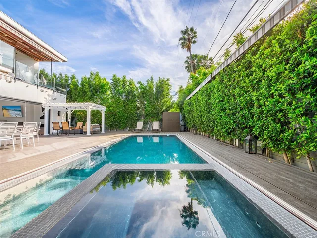 619 S Orange, Los Angeles, California 90036