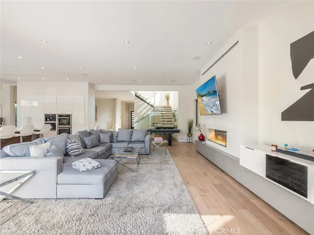 619 S Orange, Los Angeles, California 90036