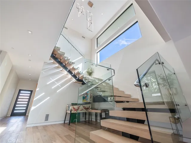 619 S Orange, Los Angeles, California 90036