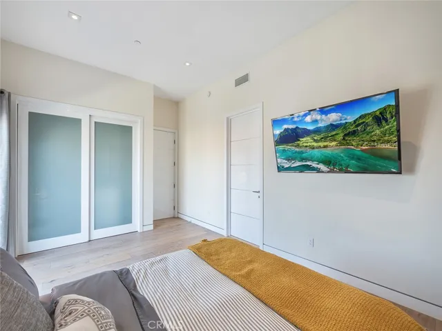619 S Orange, Los Angeles, California 90036