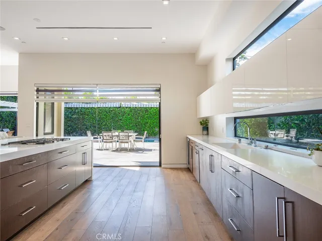 619 S Orange, Los Angeles, California 90036