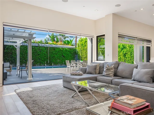 619 S Orange, Los Angeles, California 90036