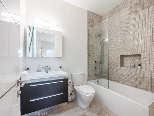 619 S Orange, Los Angeles, California 90036