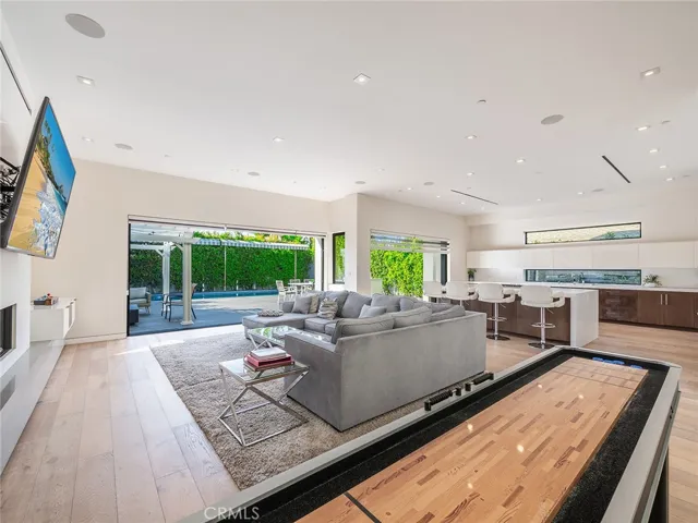619 S Orange, Los Angeles, California 90036