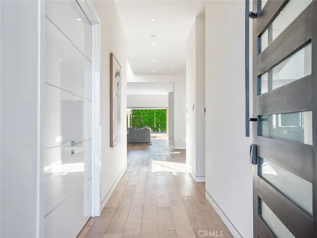 619 S Orange, Los Angeles, California 90036