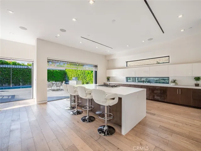 619 S Orange, Los Angeles, California 90036
