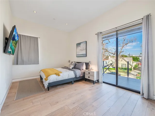 619 S Orange, Los Angeles, California 90036