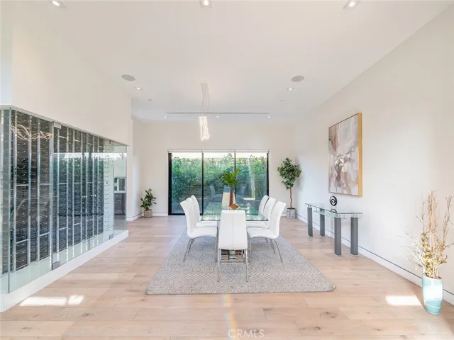619 S Orange, Los Angeles, California 90036