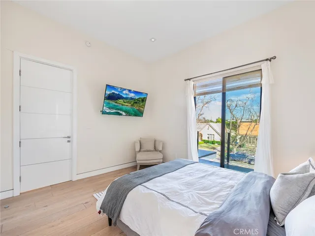 619 S Orange, Los Angeles, California 90036