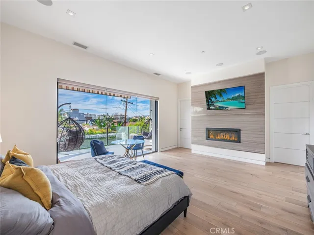 619 S Orange, Los Angeles, California 90036