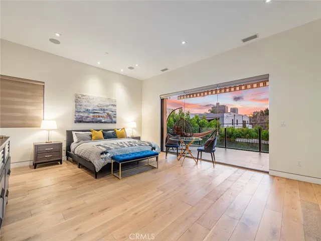 619 S Orange, Los Angeles, California 90036