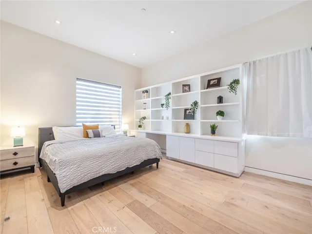 619 S Orange, Los Angeles, California 90036