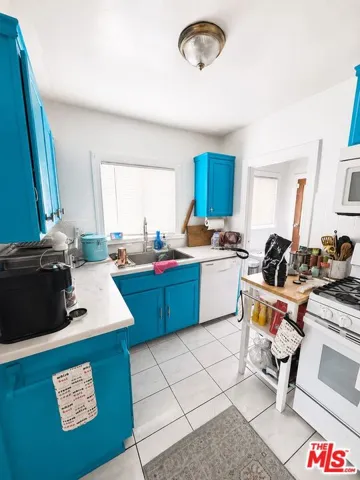 2703 Obama Boulevard, Los Angeles, California 90018