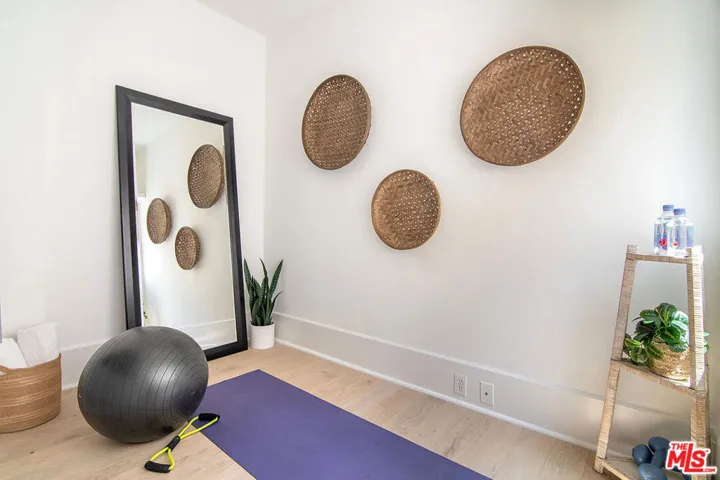 12217 Rochester Avenue 1, Los Angeles, California 90025