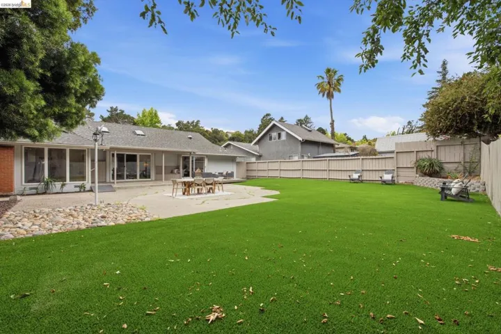 8170 Surrey Ln, Oakland, California 94605
