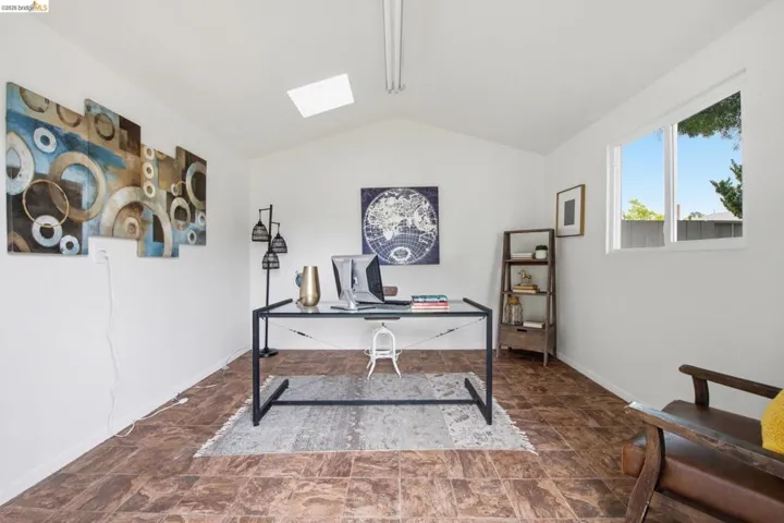 8170 Surrey Ln, Oakland, California 94605