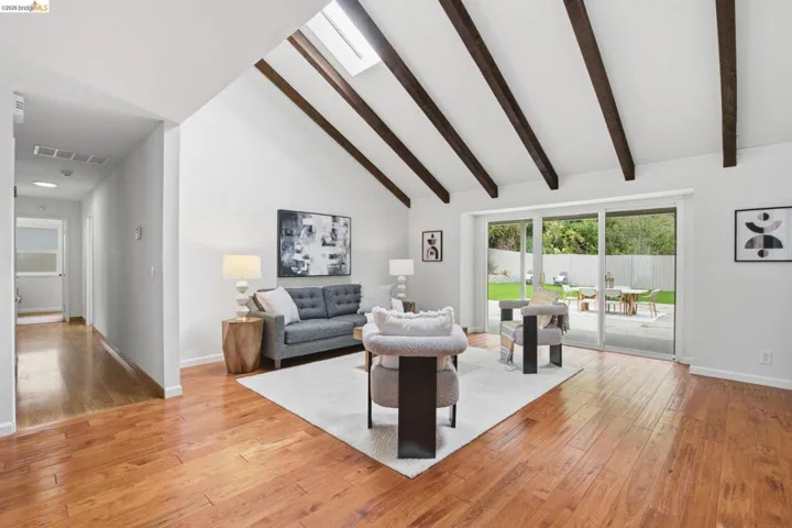 8170 Surrey Ln, Oakland, California 94605
