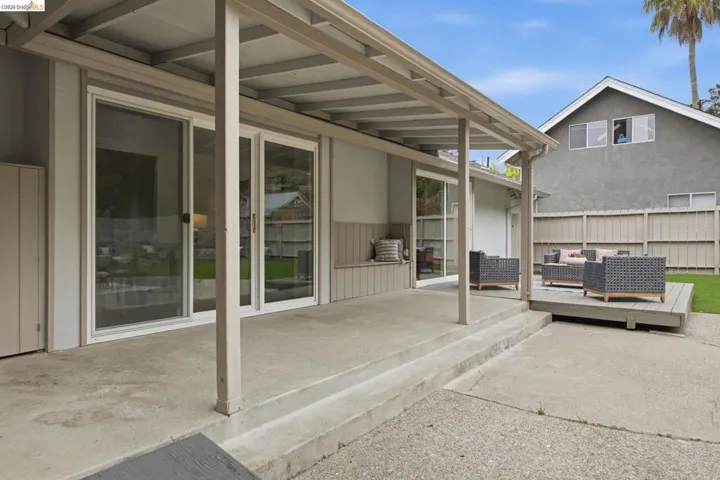 8170 Surrey Ln, Oakland, California 94605