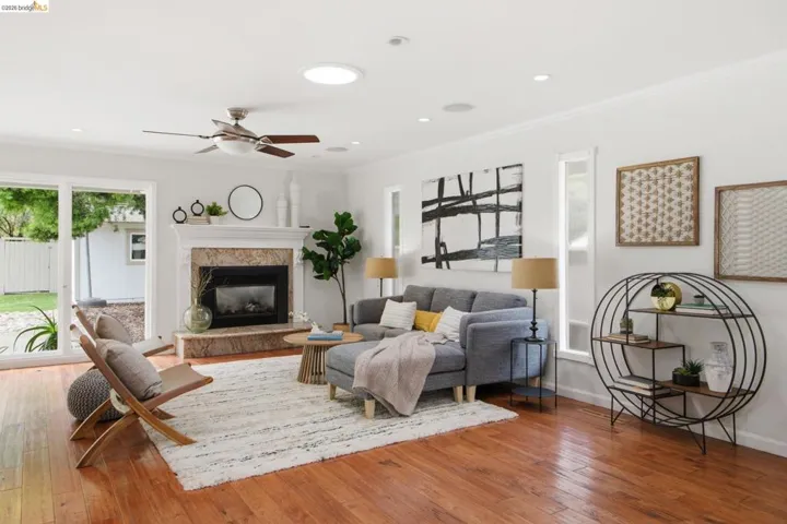 8170 Surrey Ln, Oakland, California 94605