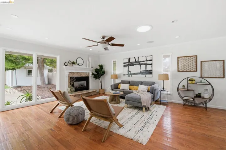 8170 Surrey Ln, Oakland, California 94605