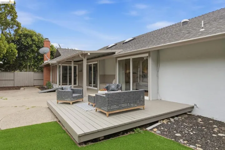 8170 Surrey Ln, Oakland, California 94605