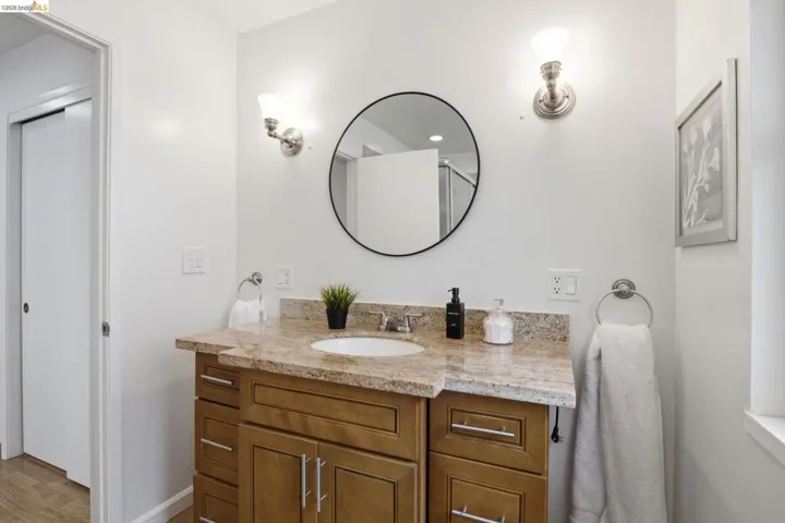 8170 Surrey Ln, Oakland, California 94605