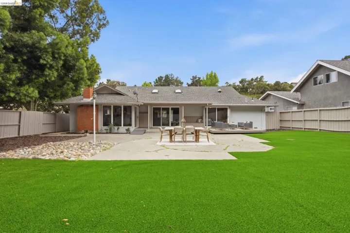 8170 Surrey Ln, Oakland, California 94605