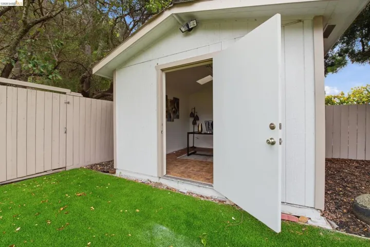 8170 Surrey Ln, Oakland, California 94605