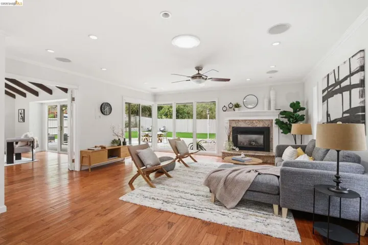 8170 Surrey Ln, Oakland, California 94605