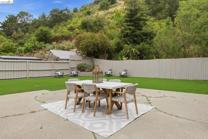 8170 Surrey Ln, Oakland, California 94605