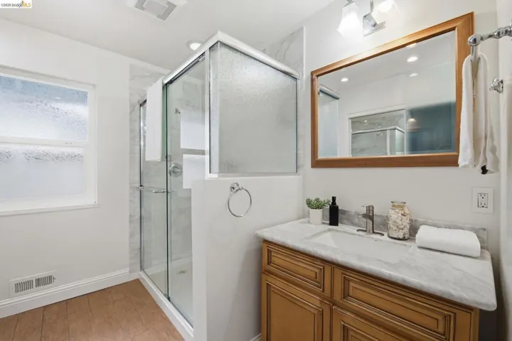 8170 Surrey Ln, Oakland, California 94605