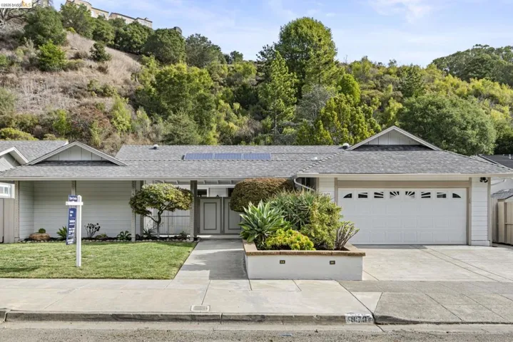 8170 Surrey Ln, Oakland, California 94605