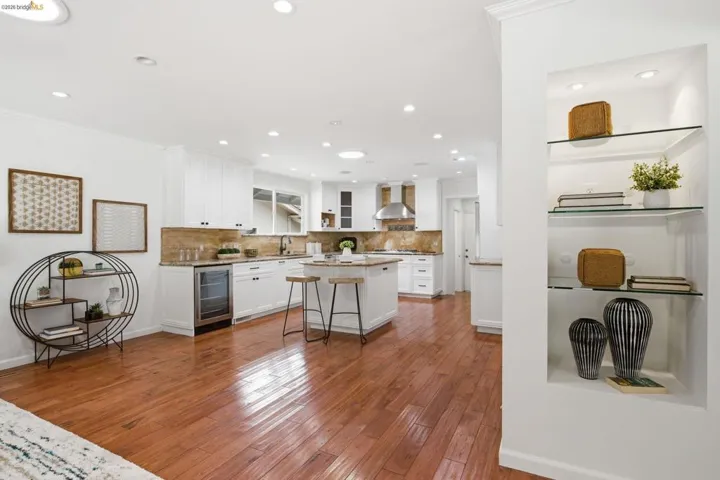 8170 Surrey Ln, Oakland, California 94605