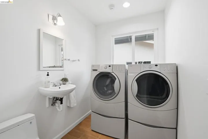 8170 Surrey Ln, Oakland, California 94605