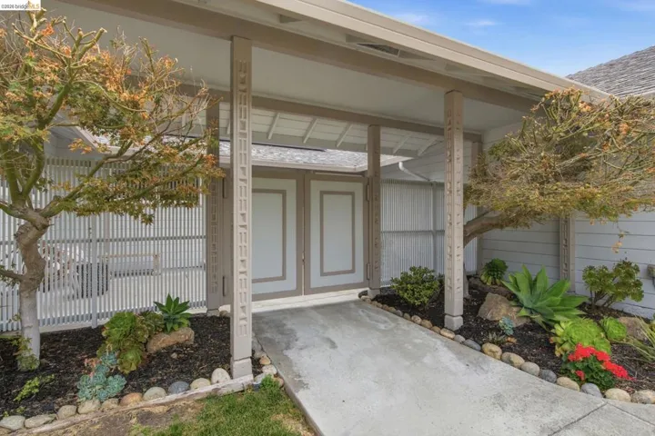 8170 Surrey Ln, Oakland, California 94605