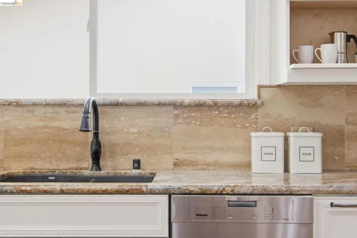 8170 Surrey Ln, Oakland, California 94605
