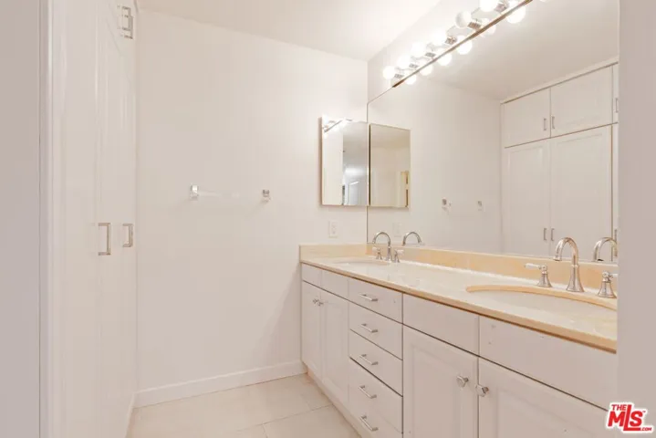 647 Wilcox Avenue 2e, Los Angeles, California 90004