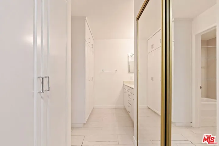 647 Wilcox Avenue 2e, Los Angeles, California 90004