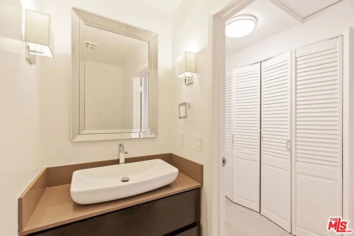 647 Wilcox Avenue 2e, Los Angeles, California 90004