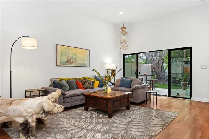 341 S Meadows, Manhattan Beach, California 90266