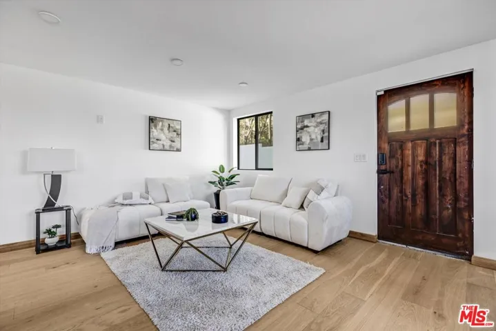 11404 Biona Drive, Los Angeles, California 90066